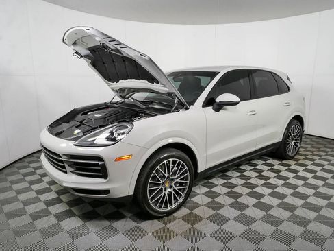 Certified 2022 Porsche Cayenne AWD/4WD image 35