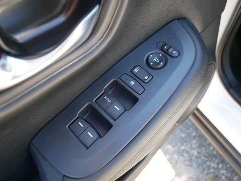 Used 2025 Honda HR-V LX image 19