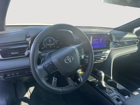 Used 2025 Toyota Camry SE w/ Convenience Package FWD image 10