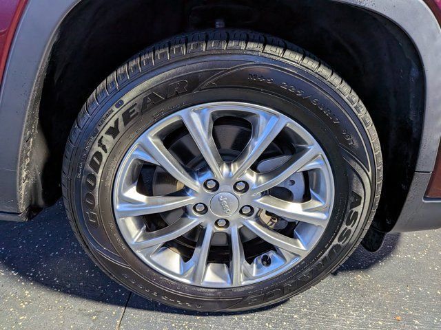 Used 2021 Jeep Cherokee Latitude Plus w/ Sun & Sound Group FWD image 11
