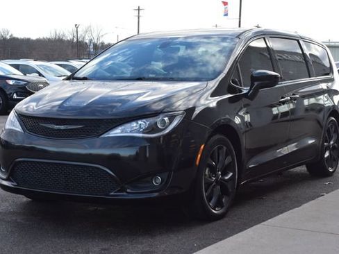 Used 2019 Chrysler Pacifica Touring Plus w/ S Appearance Package image 13