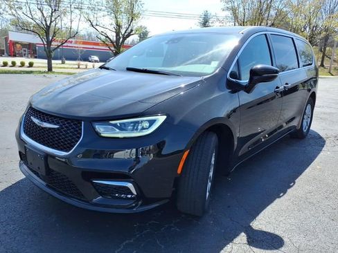 Used 2025 Chrysler Pacifica Select FWD image 23