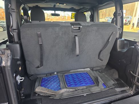 Used 2023 Jeep Wrangler Sport image 7