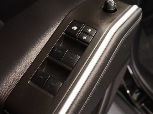 Used 2023 Toyota Highlander XLE AWD/4WD image 12