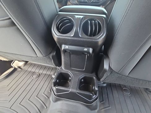 Used 2019 Jeep Wrangler Unlimited Sport S AWD/4WD image 36