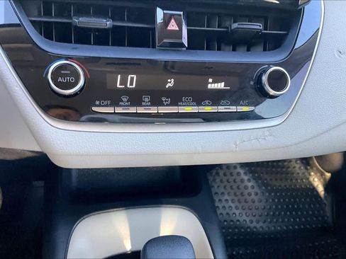 Used 2022 Toyota Corolla LE FWD image 31