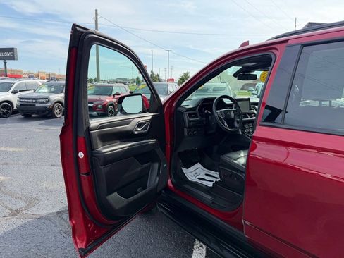 Used 2024 Chevrolet Tahoe RST w/ Luxury Package AWD/4WD image 11