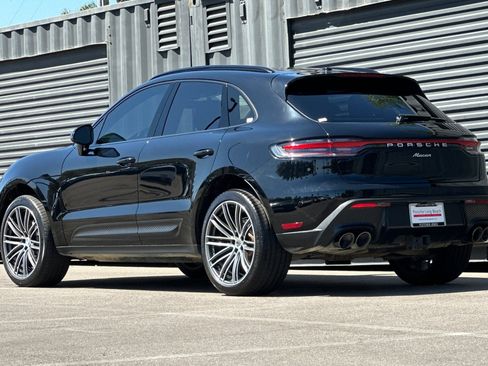 Certified 2023 Porsche Macan AWD/4WD image 3