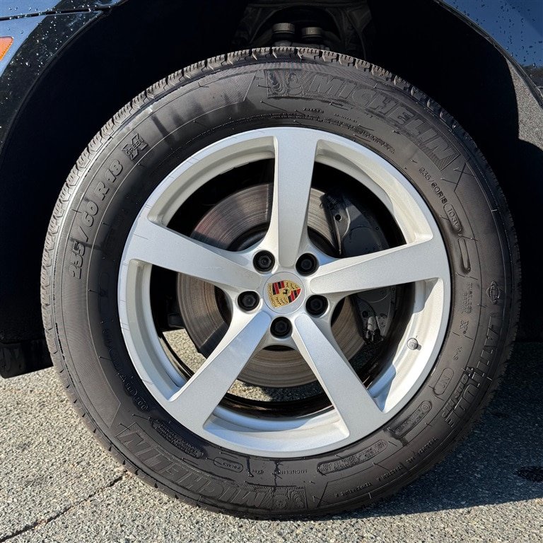 Used 2018 Porsche Macan AWD/4WD image 16