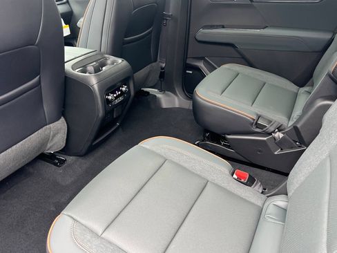 New 2026 GMC Acadia AT4 w/ Luxury Package AWD/4WD image 9