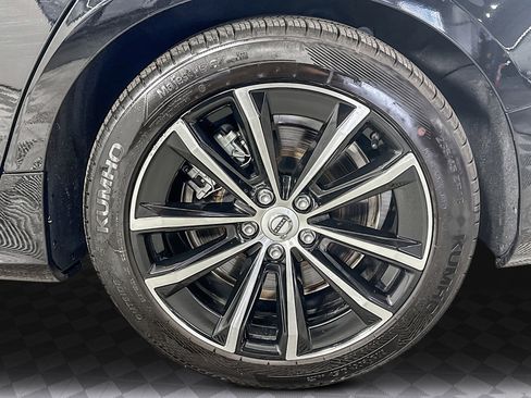 Used 2023 Volvo S60 T8 Plus image 33