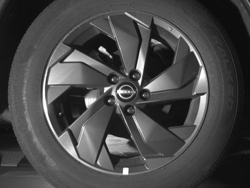 Used 2025 Nissan Rogue SV FWD image 18