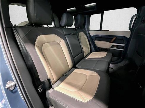 Used 2023 Land Rover Defender 110 X-Dynamic SE AWD/4WD image 29