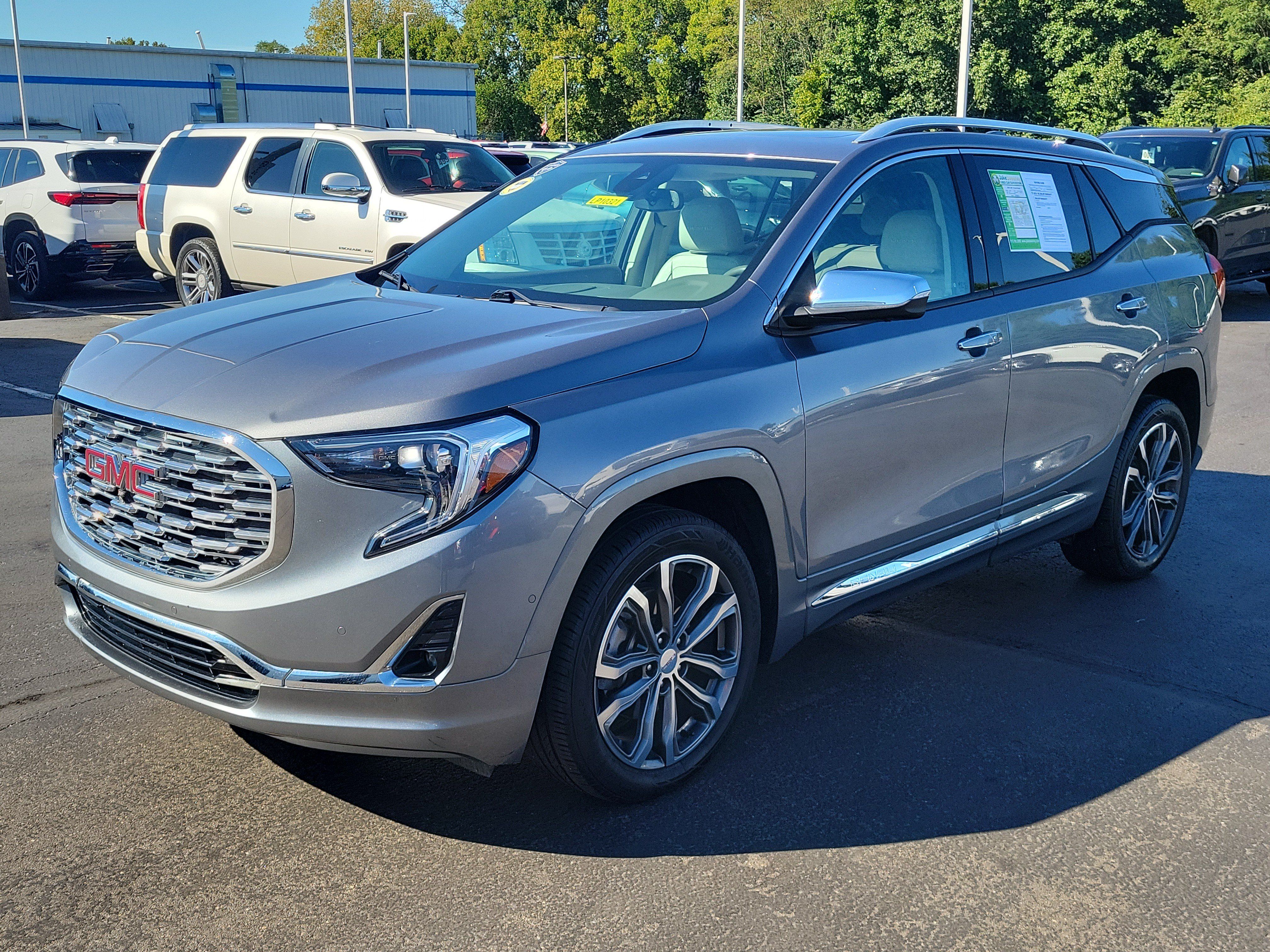 Used 2020 GMC Terrain Denali w/ Denali Premium Package FWD image 2