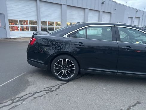 Used 2018 Ford Taurus Limited image 10