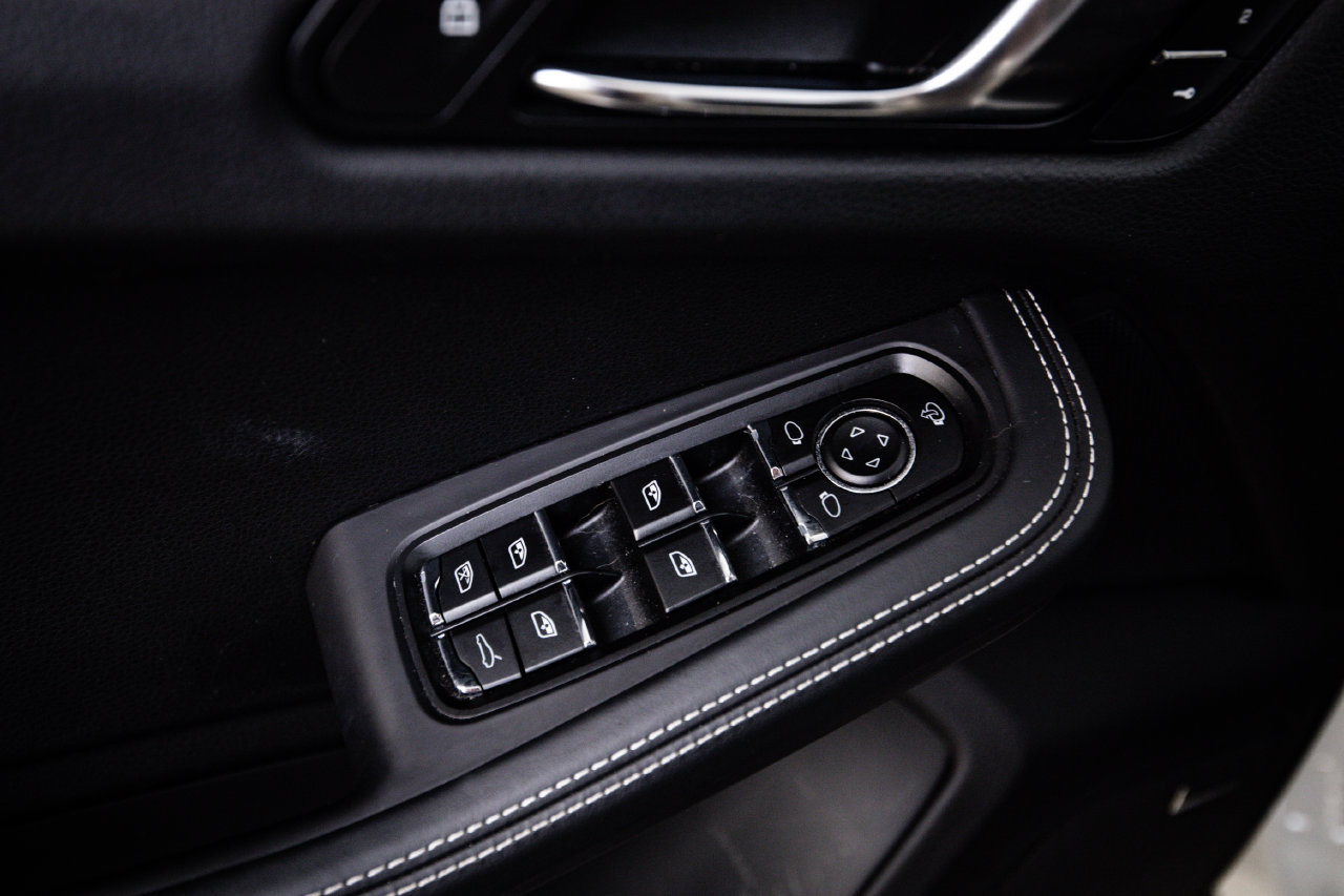 Certified 2024 Porsche Macan AWD/4WD image 22
