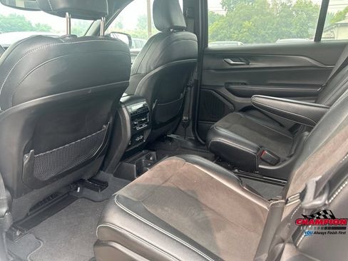 Used 2023 Jeep Grand Cherokee L Laredo AWD/4WD image 9