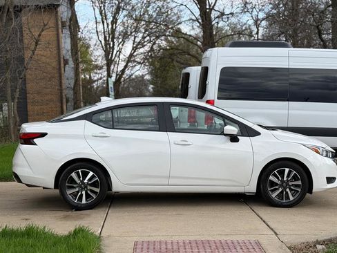 Used 2024 Nissan Versa SV image 8