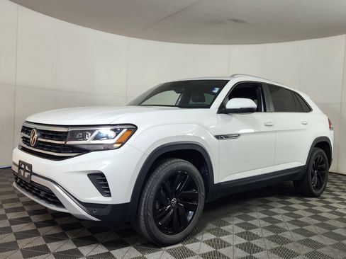 Used 2021 Volkswagen Atlas Cross Sport SE image 3