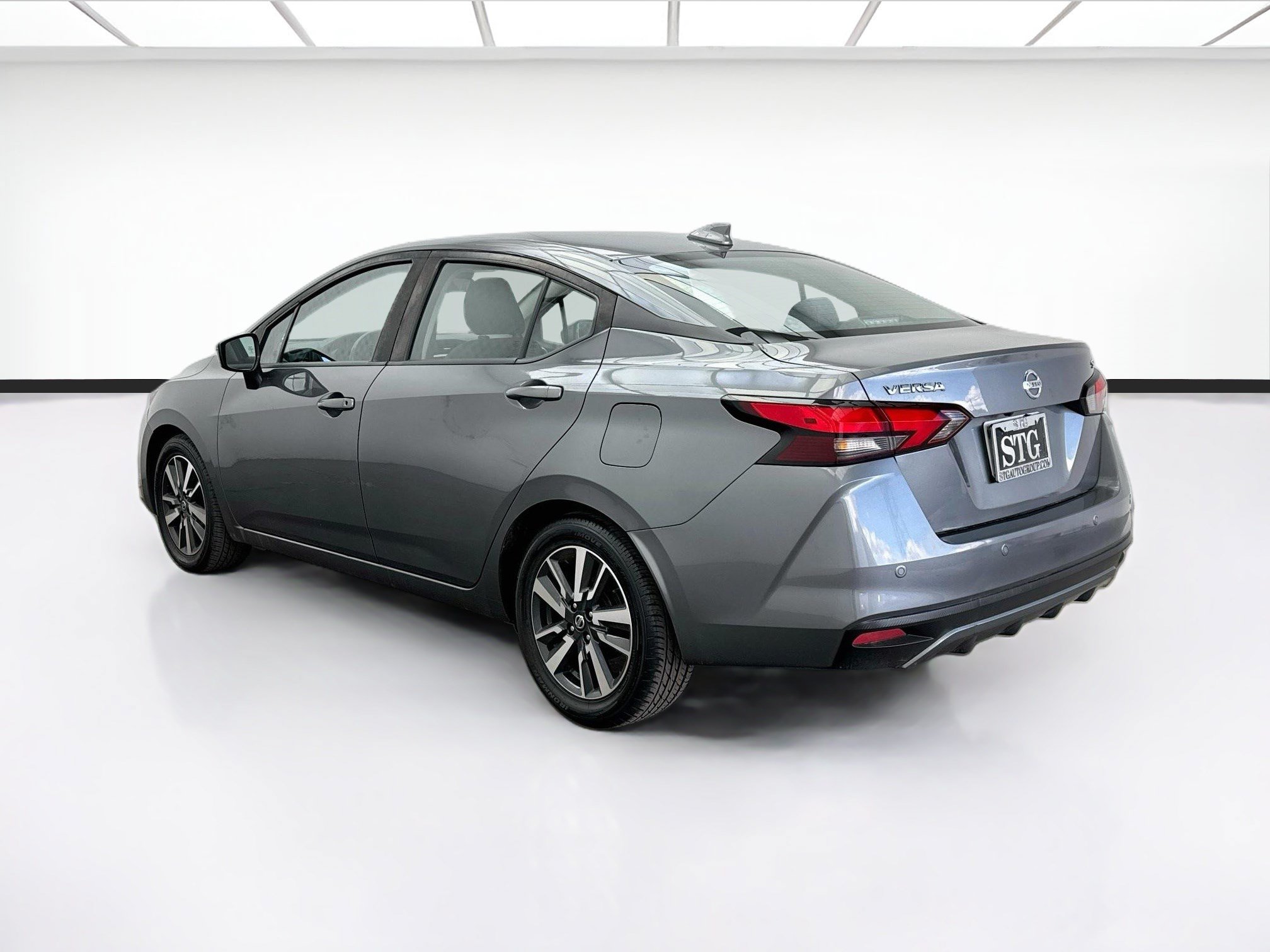 Used 2021 Nissan Versa SV FWD image 6