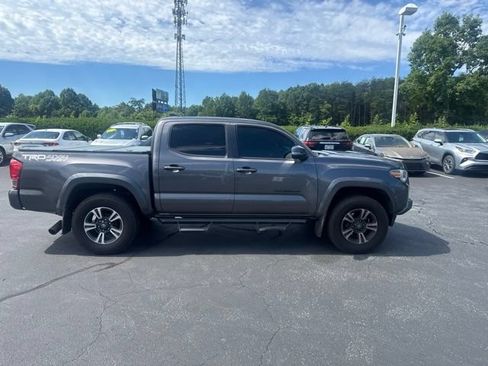Used 2017 Toyota Tacoma SR AWD/4WD image 10