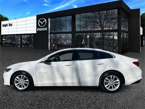 Used 2018 Chevrolet Malibu LT image 3