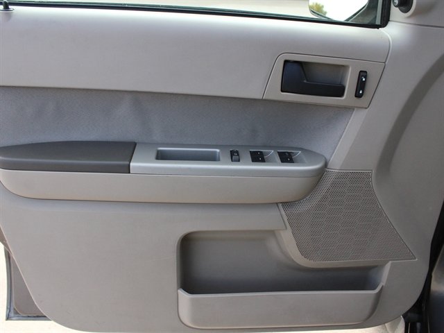 Used 2010 Ford Escape XLT AWD/4WD image 14