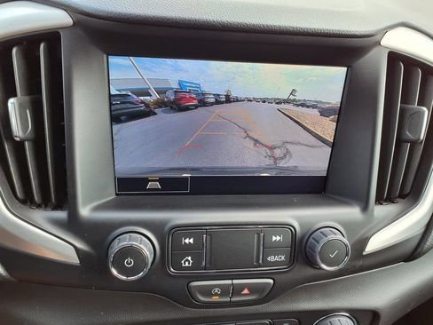 Used 2024 GMC Terrain SLT AWD/4WD image 7