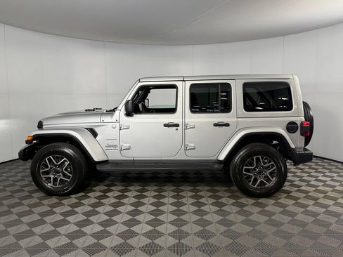 Used 2024 Jeep Wrangler Unlimited Sahara AWD/4WD image 10