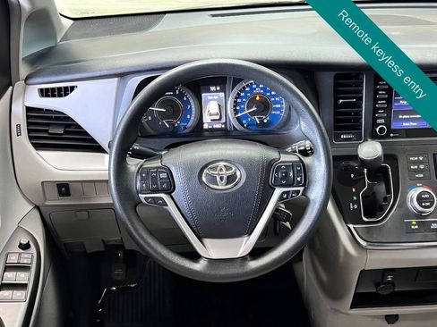 Used 2019 Toyota Sienna LE FWD image 4