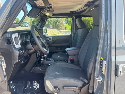 Used 2025 Jeep Wrangler Unlimited Sahara w/ Safety Group AWD/4WD image 14
