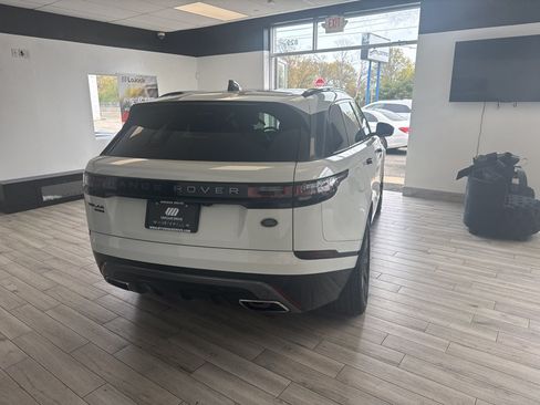 Used 2018 Land Rover Range Rover Velar R-Dynamic SE AWD/4WD image 4