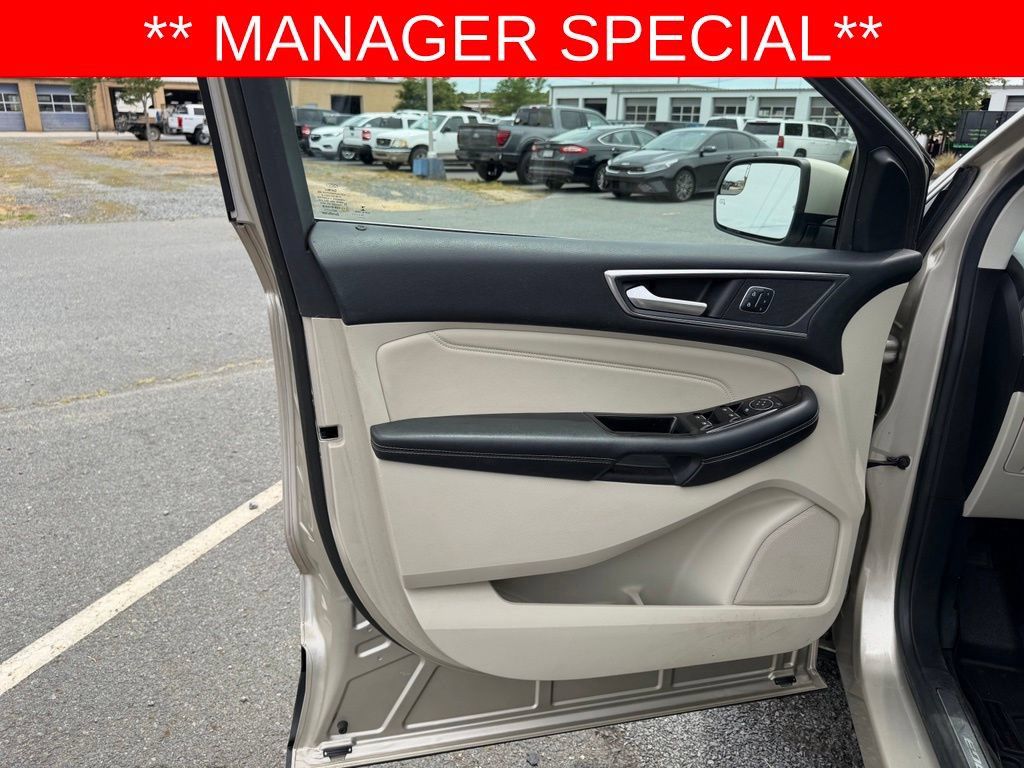 Used 2018 Ford Edge Titanium FWD image 13