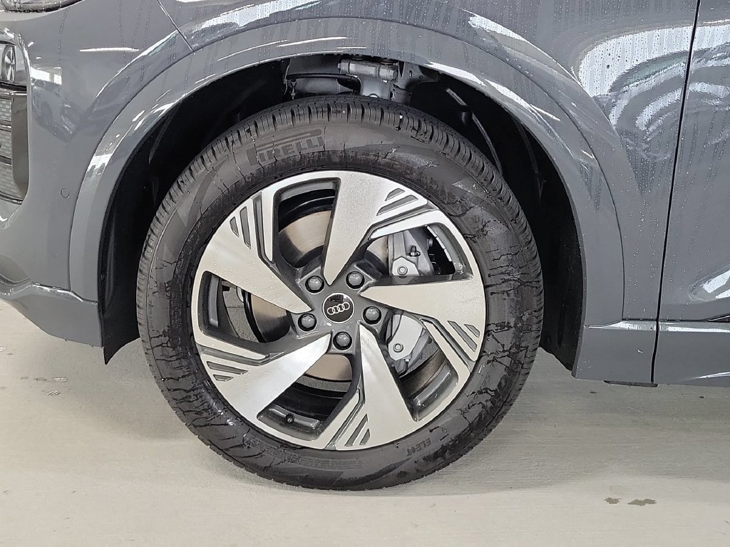 Used 2025 Audi Q6 e-tron Premium Plus w/ Premium Plus AWD/4WD image 10