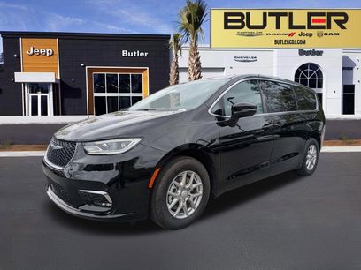 New 2026 Chrysler Pacifica Select