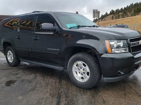 Used 2011 Chevrolet Suburban LT image 3