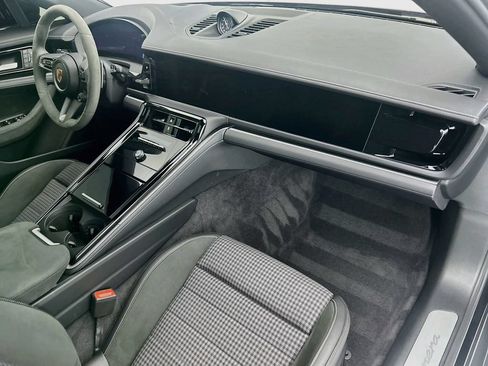 Certified 2025 Porsche Panamera 4 AWD/4WD image 19