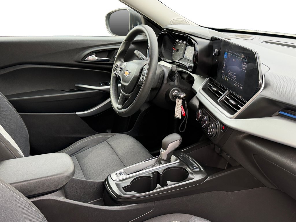 Used 2025 Chevrolet Trax LS w/ Driver Confidence Package FWD image 7