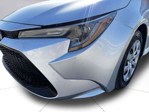 Used 2020 Toyota Corolla LE FWD image 12