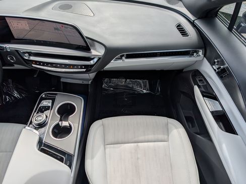 Used 2024 Cadillac Lyriq Luxury AWD/4WD image 30