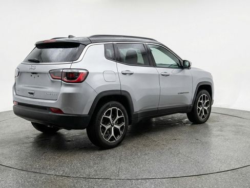 Used 2025 Jeep Compass Limited AWD/4WD image 9