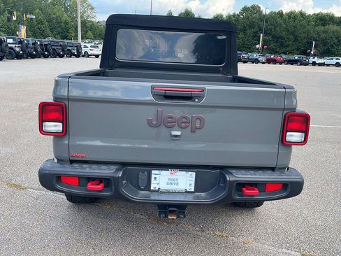 Used 2023 Jeep Gladiator Rubicon w/ Cold Weather Group AWD/4WD image 4