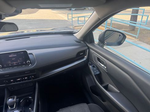 Used 2025 Nissan Rogue SV image 37