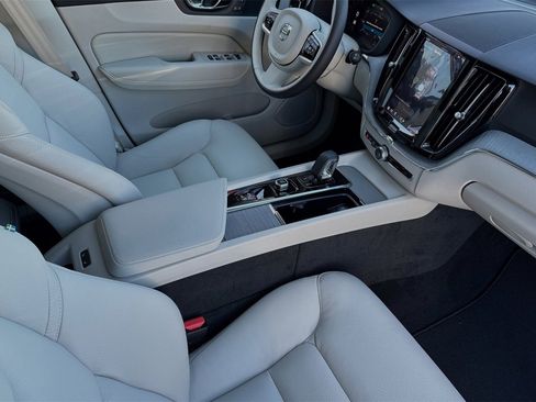 Certified 2025 Volvo XC60 T8 Plus w/ Protection Package Premier image 15