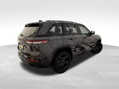 Used 2023 Jeep Grand Cherokee Altitude image 7