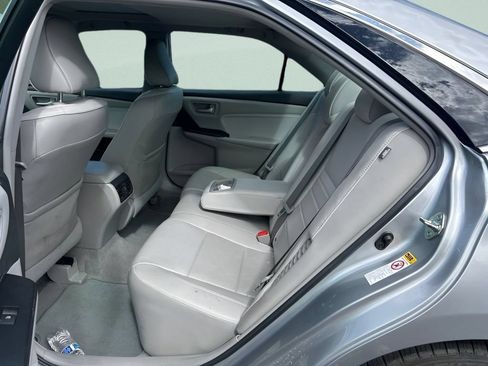Used 2017 Toyota Camry XLE w/ Moonroof Package FWD image 15