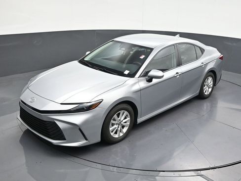 Used 2025 Toyota Camry LE w/ Convenience Package FWD image 15