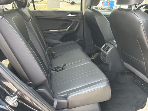 Used 2022 Volkswagen Tiguan SE FWD image 18