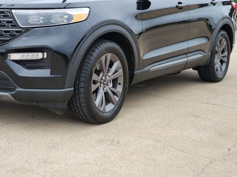 Used 2024 Ford Explorer XLT w/ Equipment Group 202A RWD image 12