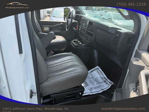 Used 2021 GMC Savana 3500 Extended w/ Power Convenience Package RWD image 13